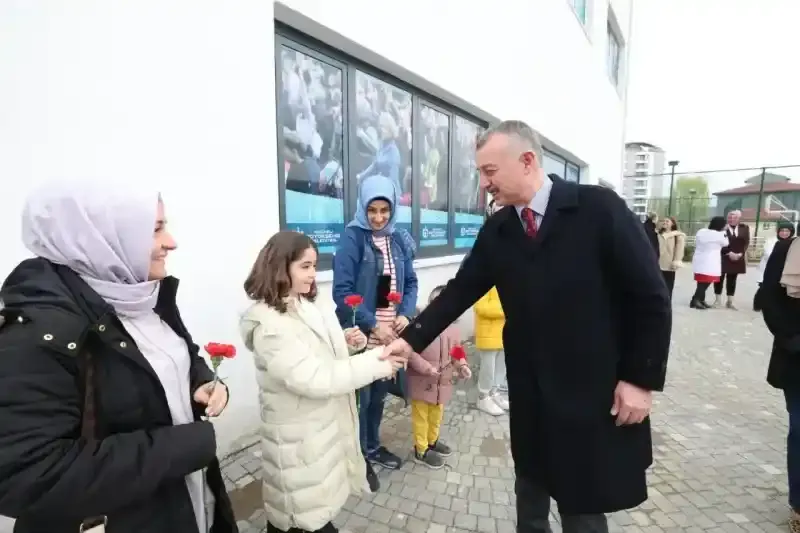 Başkan çocukların Ramazan şenliğine katıldı