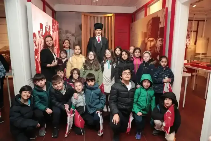 İzmit Belediyesi Çanakkale Zaferini gururla kutladı