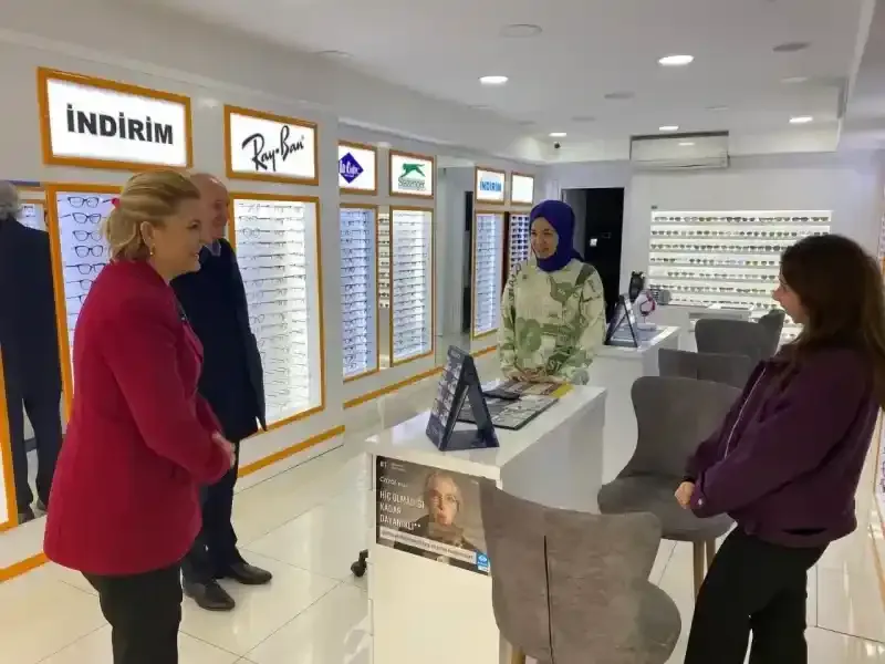 Başkan Hürriyet Kadıköy’de esnafı ziyaret etti