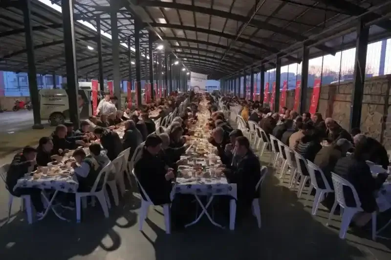 Mutlu: Bizim iftarımız sokakta, Antik Köfte'de değil
