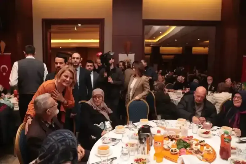 Başkan Hürriyet, şehit aileleri ve gazilerle İftarda buluştu