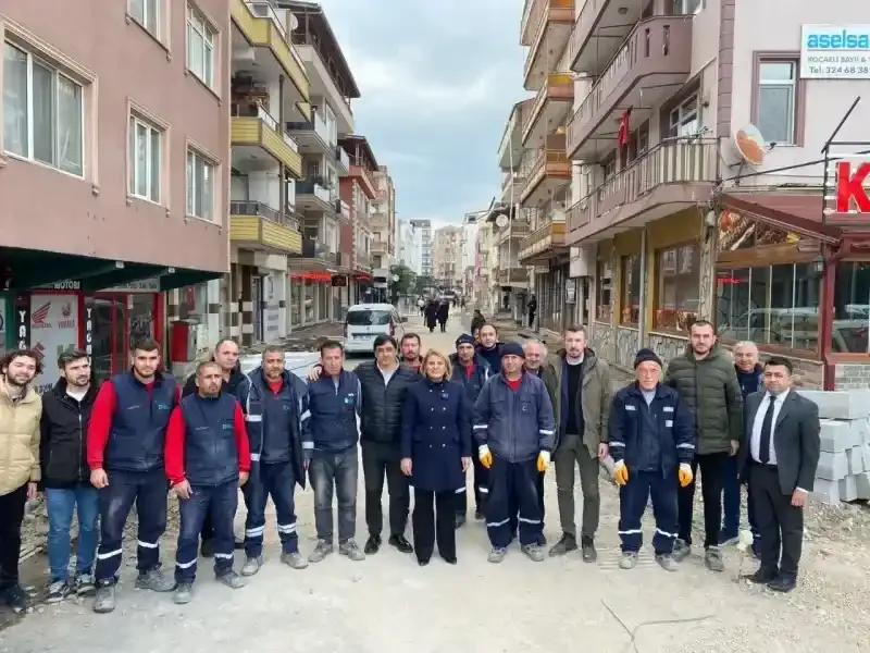 Hürriyet: 20 yıldır uğramadığınız sokaklarda çizmelerle şov yapmaya gerek yok!