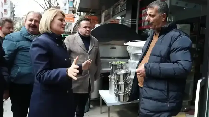 Hürriyet Kadıköy Mahallesi'ndeki spotçuları kaldırım işgali konusunda uyardı