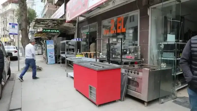 Hürriyet Kadıköy Mahallesi'ndeki spotçuları kaldırım işgali konusunda uyardı