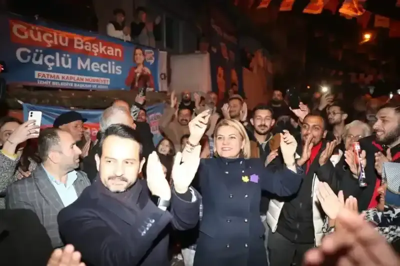 Hürriyet’e Terzibayırı’nda şarkı sürprizi
