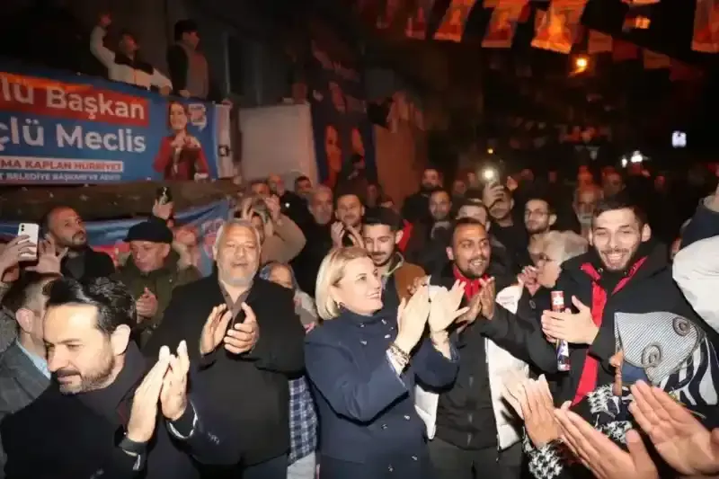 Hürriyet’e Terzibayırı’nda şarkı sürprizi
