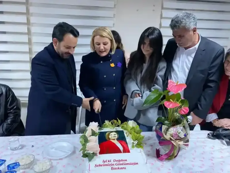 Topçular Mahallesi sakinlerinden Hürriyet’e doğum günü sürprizi 
