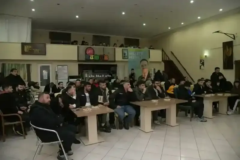 Yasin Özlü’ye gençlerden destek