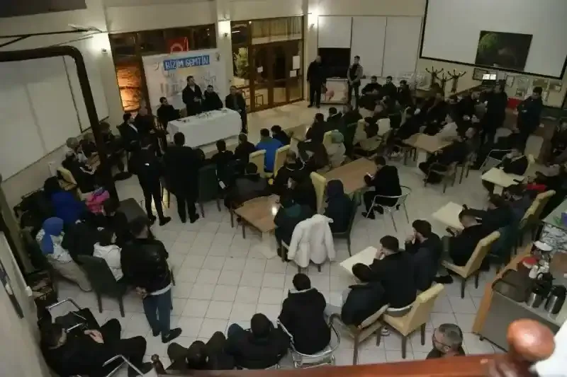 Yasin Özlü’ye gençlerden destek