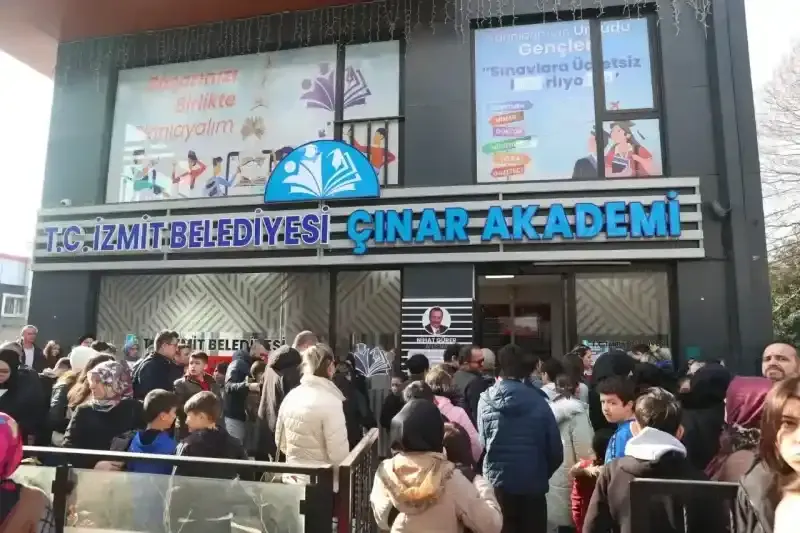 İzmit Belediyesinin Ortaokul Destek Kursu için Kurum Kabul Sınavları başladı