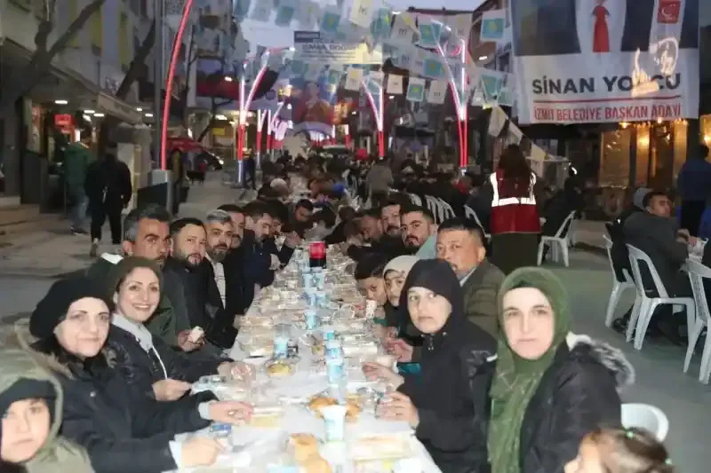 Başkan Hürriyet Alikahyalılarla halk iftarında buluştu