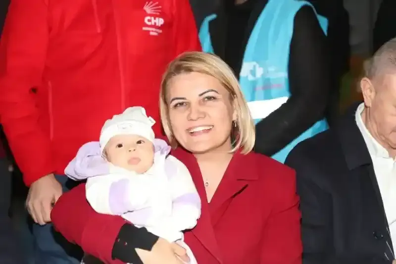 Başkan Hürriyet Alikahyalılarla halk iftarında buluştu