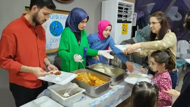 Âlâ Gençler Hizmet Birimlerinde iftarda