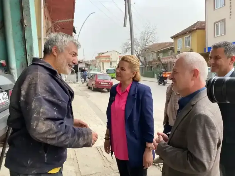 Başkan Hürriyet, Şirinevler bölge esnafını ziyaret etti