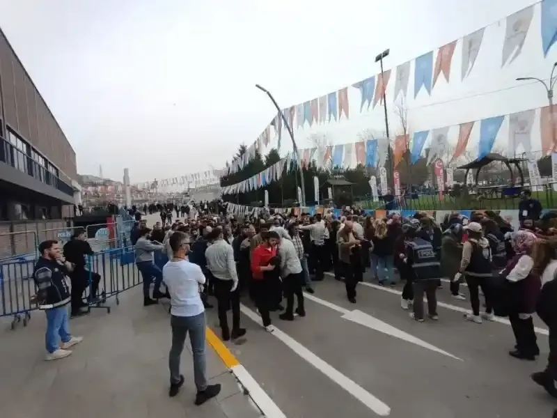 Oruç, sıcak demeden Erdoğan için alana akın ettiler!