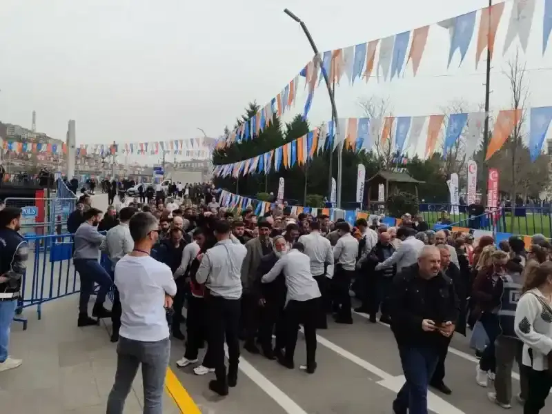 Oruç, sıcak demeden Erdoğan için alana akın ettiler!