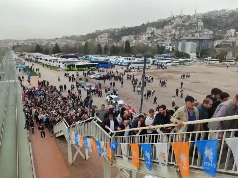 Oruç, sıcak demeden Erdoğan için alana akın ettiler!