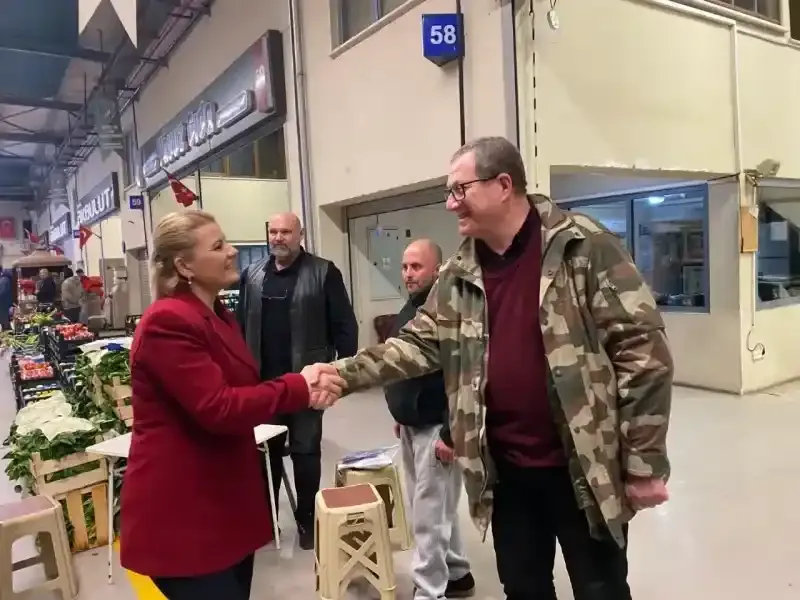 Hürriyet, günün ilk ışıklarıyla Hal esnafını ziyaret etti