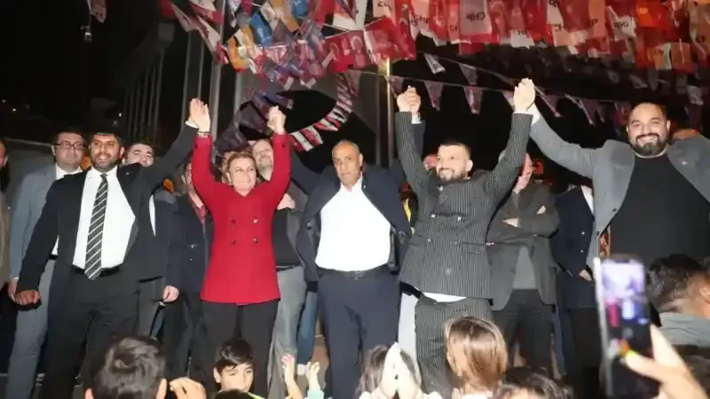 Hürriyet’ten romanlara teşekkür: Benim arkamda siz varken hayatta korkmam!