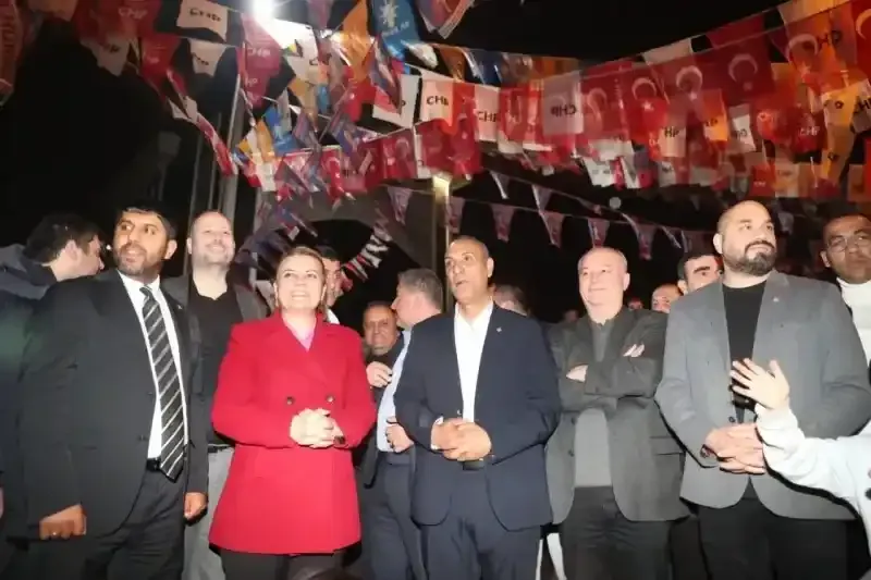 Romanlardan Hürriyet’e destek, Roman Dernekleri’ne rest!