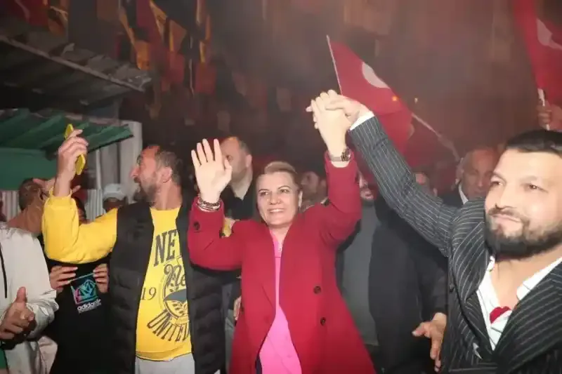 Romanlardan Hürriyet’e destek, Roman Dernekleri’ne rest!