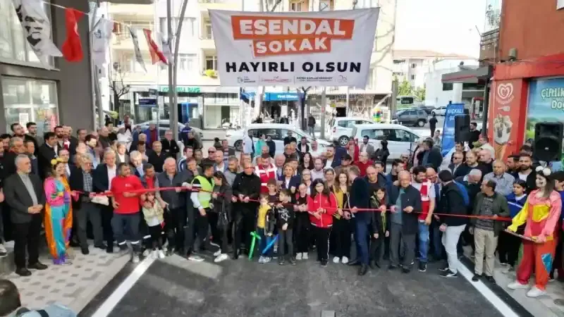 İzmit Belediyesi Esendal Sokağın açılışını yaptı