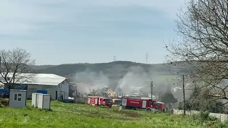 Isı yalıtım malzemeleri üreten fabrika küle döndü