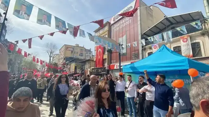 AK Parti ve CHP yürüyüş yolunda karşı karşıya geldi!