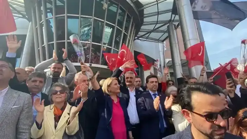 Hürriyet: ‘Hiç şüphemiz yok kazanacağız’ dedi zafer kutlamasına davet etti