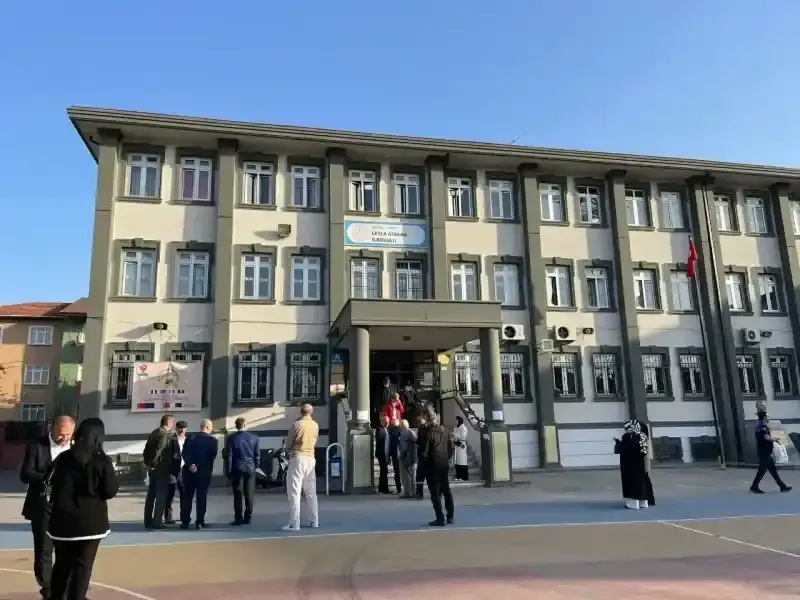 İzmit’te vatandaşlar sandığa gitmeye başladı