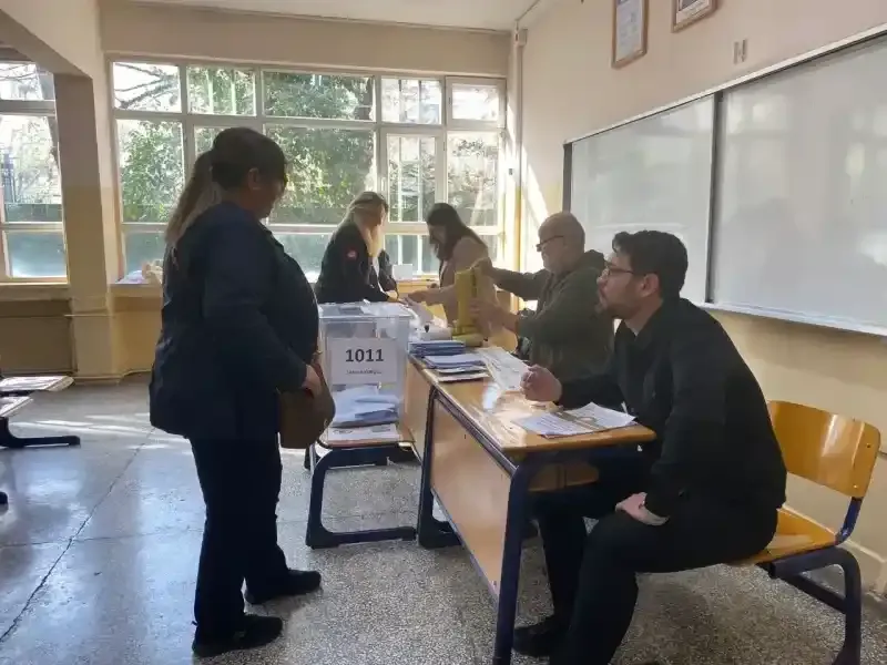 İzmit’te vatandaşlar sandığa gitmeye başladı
