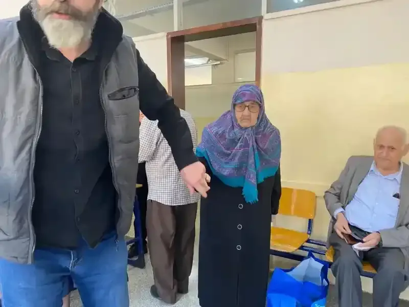 92 yaşındaki Saime teyze oyunu kullandı