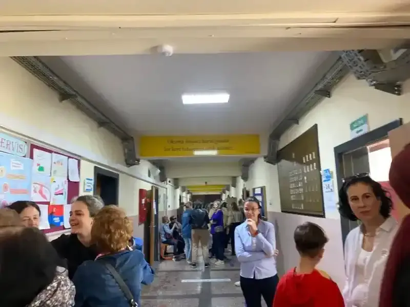 İzmit'te seçim yoğunluğu başladı