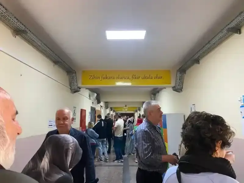 İzmit'te seçim yoğunluğu başladı