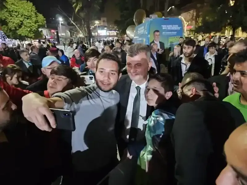 Başkan Sezer seçim zaferini binlerce hemşerisi ile kutladı