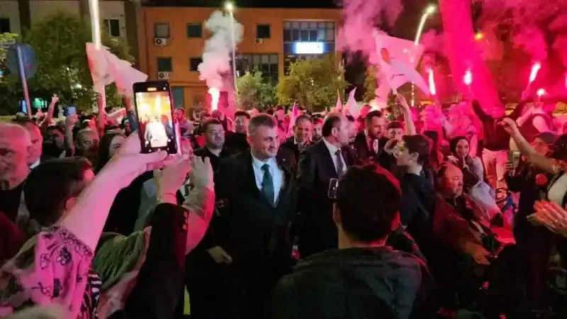 Başkan Sezer seçim zaferini binlerce hemşerisi ile kutladı