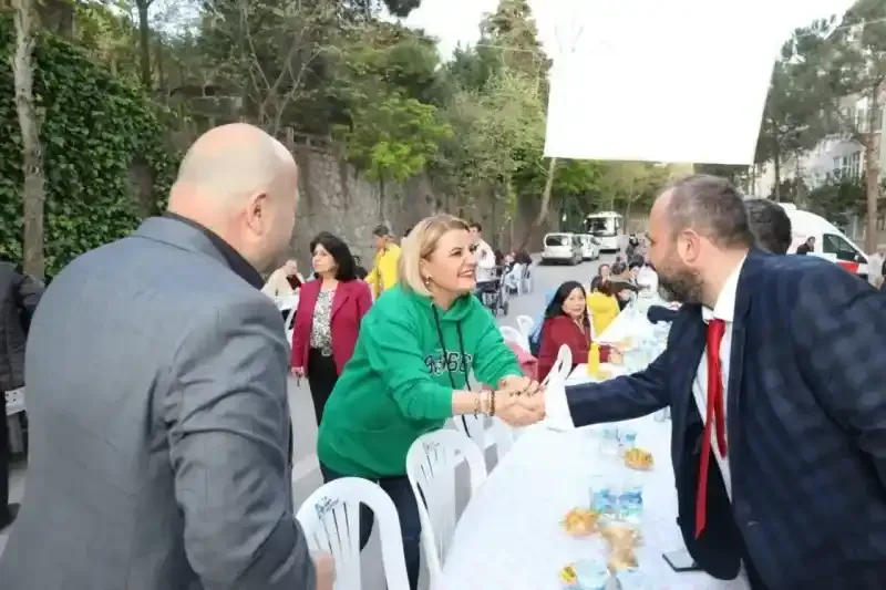 Şirintepelilerden Hürriyet’e sevgi seli “Birlikte daha mutlu ve gülümseyen günlerimiz olacak”