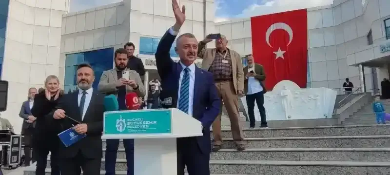 Büyükakın mazbatasını aldı, personelle bayramlaştı