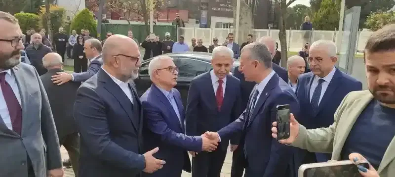 Büyükakın mazbatasını aldı, personelle bayramlaştı