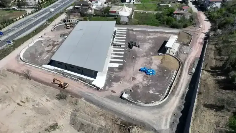 Karamürsel terminal binasında çatı imalatı tamam