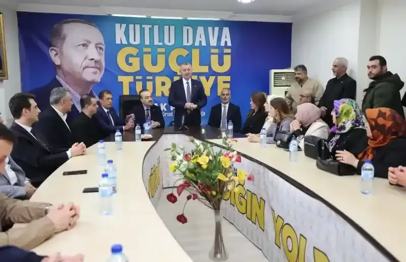 Büyükakın Karamürsel teşkilatı ile bayramlaştı 