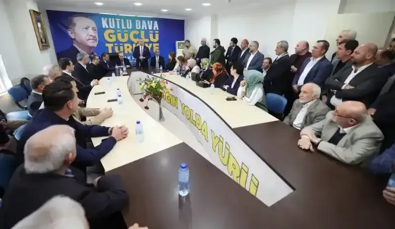 Büyükakın Karamürsel teşkilatı ile bayramlaştı 