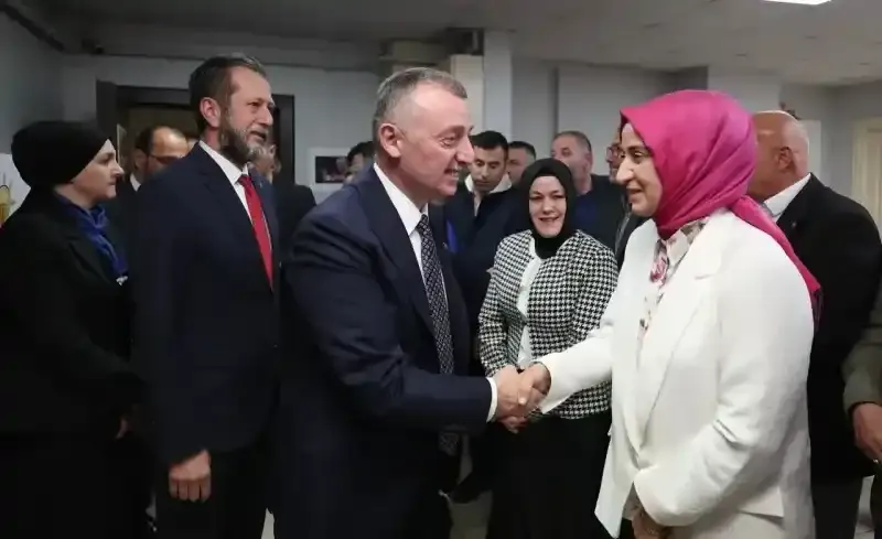 Büyükakın Derince teşkilatı ile bayramlaştı 