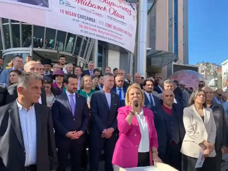 İzmit Belediyesi halkla bayramlaştı!