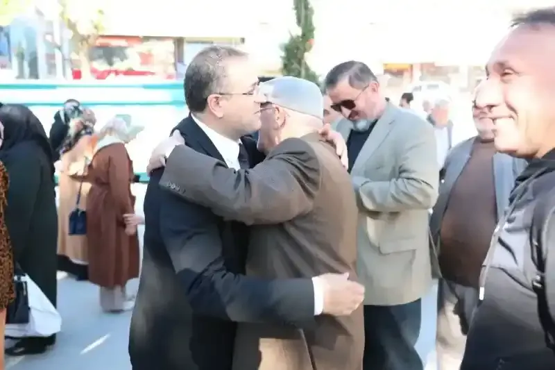 Umre kafilesi Derince’den dualarla uğurlandı