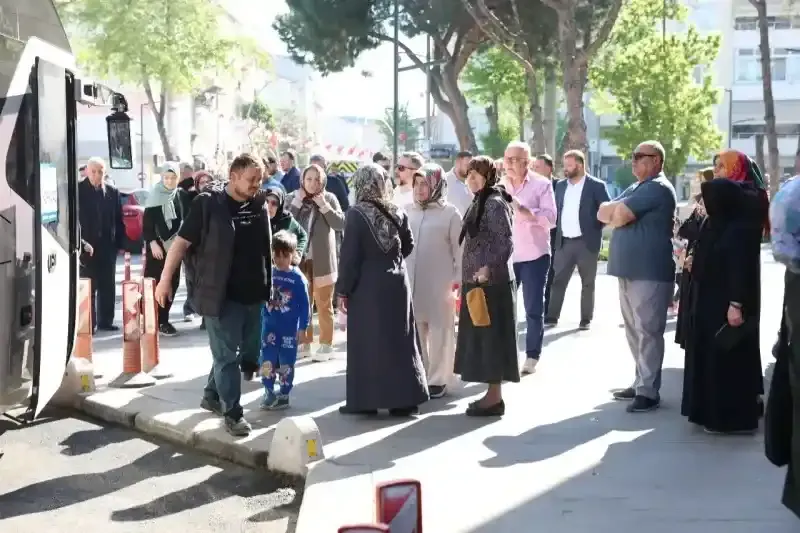 Umre kafilesi Derince’den dualarla uğurlandı
