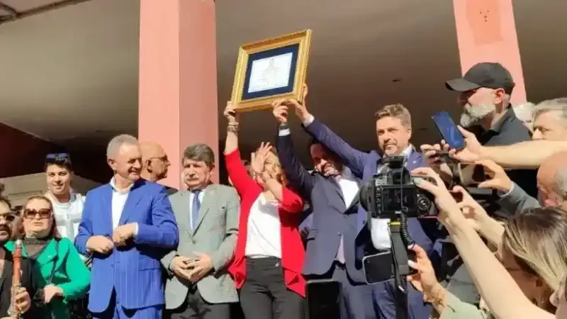 Hürriyet mazbatasını coşkuyla aldı! 