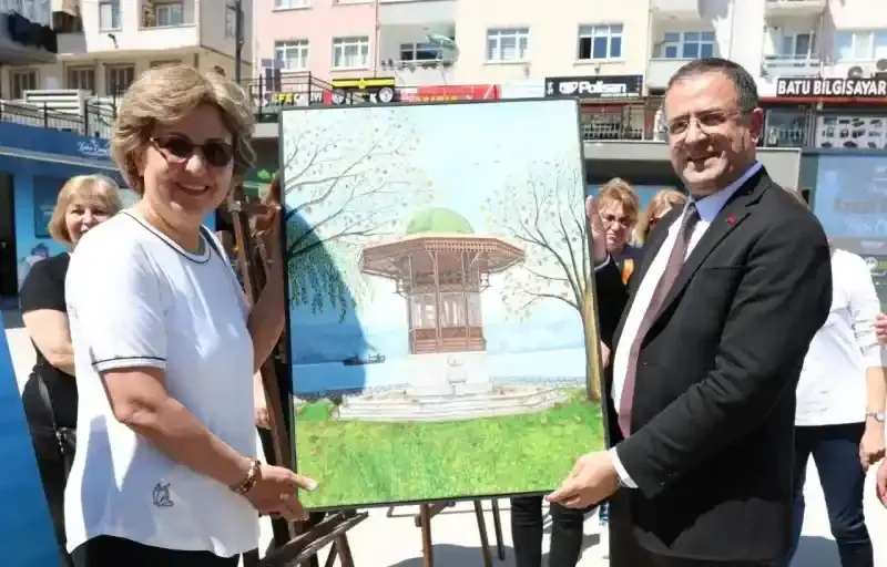 Başkan Gökçe, sanat sergisini gezdi
