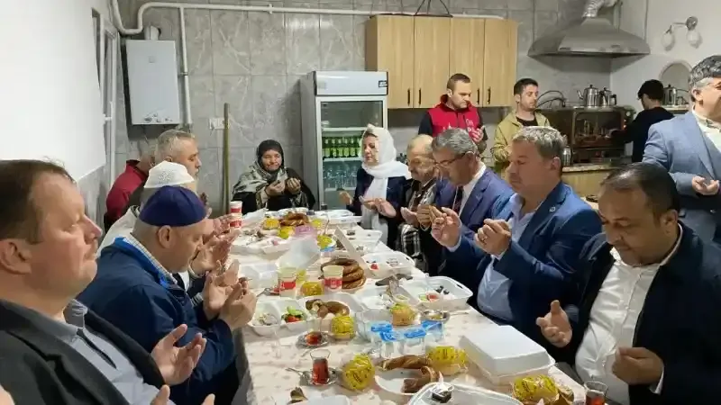 Başkan Hürriyet, güne Kuruçeşme Fatih Camii’nde başladı