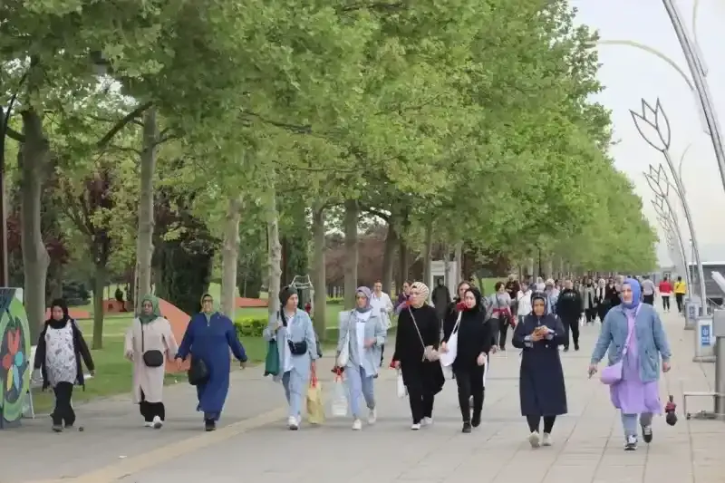 İzmit Belediyesi Sağlıklı Yaşam Yürüyüşleri yeni dönemde de devam ediyor